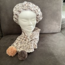 Béret et écharpe en tricot fait main pour enfant 